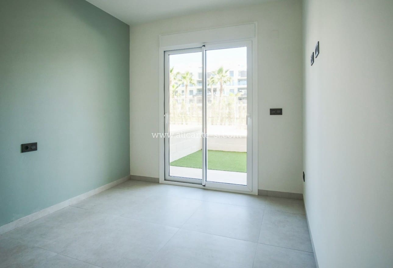 2 soveværelse Lejlighed til salg i Guardamar del Segura med swimmingpool garage - € 295.000 (Ref: 9248462)