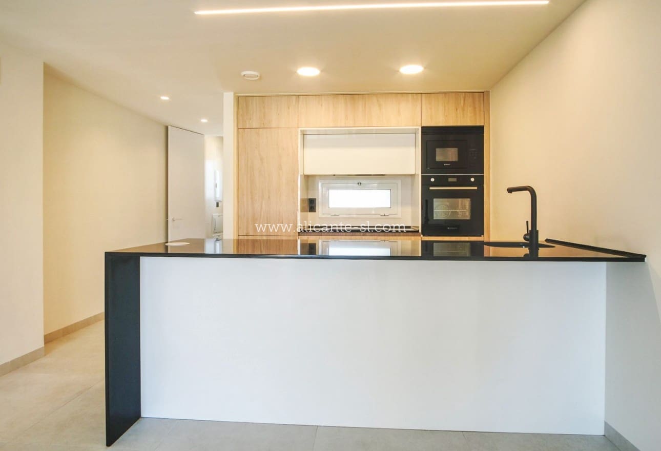 2 soveværelse Lejlighed til salg i Guardamar del Segura med swimmingpool garage - € 295.000 (Ref: 9248462)