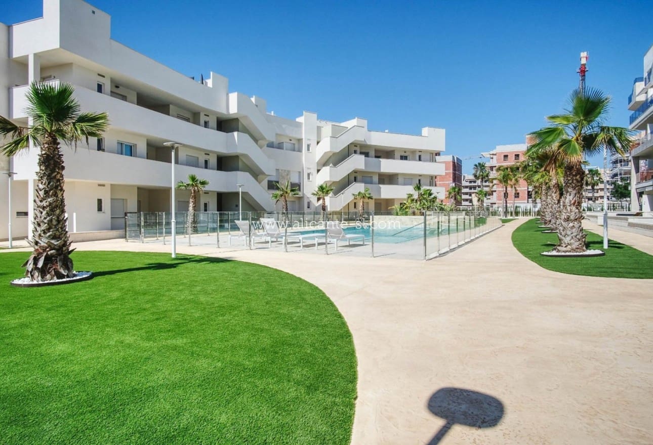 2 soveværelse Lejlighed til salg i Guardamar del Segura med swimmingpool garage - € 295.000 (Ref: 9248462)