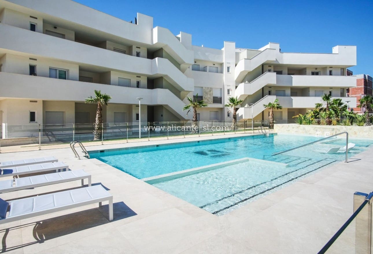 2 soveværelse Lejlighed til salg i Guardamar del Segura med swimmingpool garage - € 295.000 (Ref: 9248462)