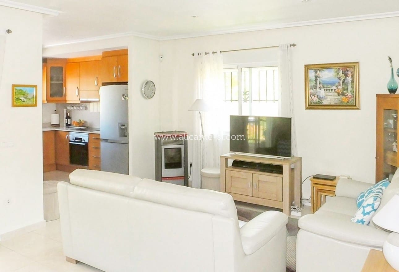 3 slaapkamer Villa te koop in La Romana met zwembad - € 214.950 (Ref: 9256375)