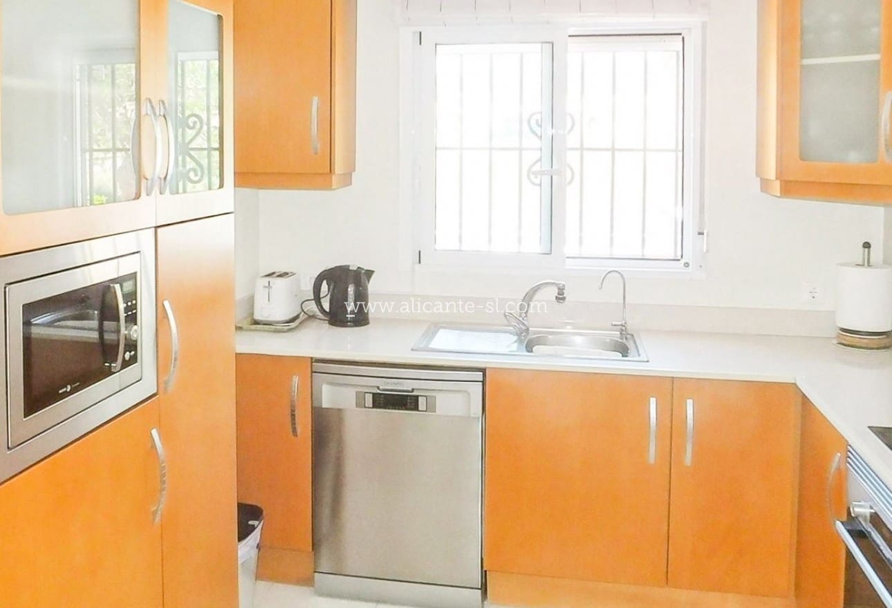 3 slaapkamer Villa te koop in La Romana met zwembad - € 214.950 (Ref: 9256375)