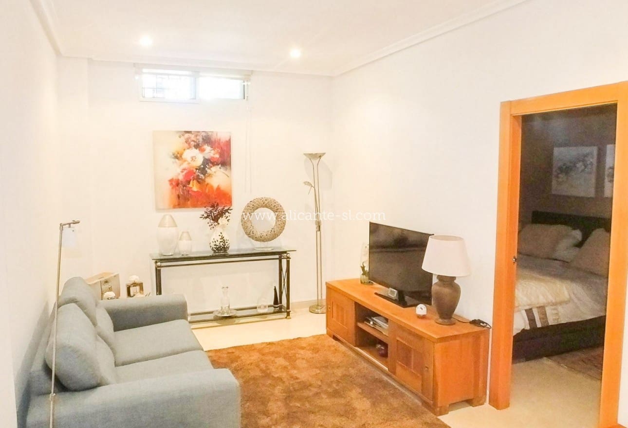 3 slaapkamer Villa te koop in La Romana met zwembad - € 214.950 (Ref: 9256375)