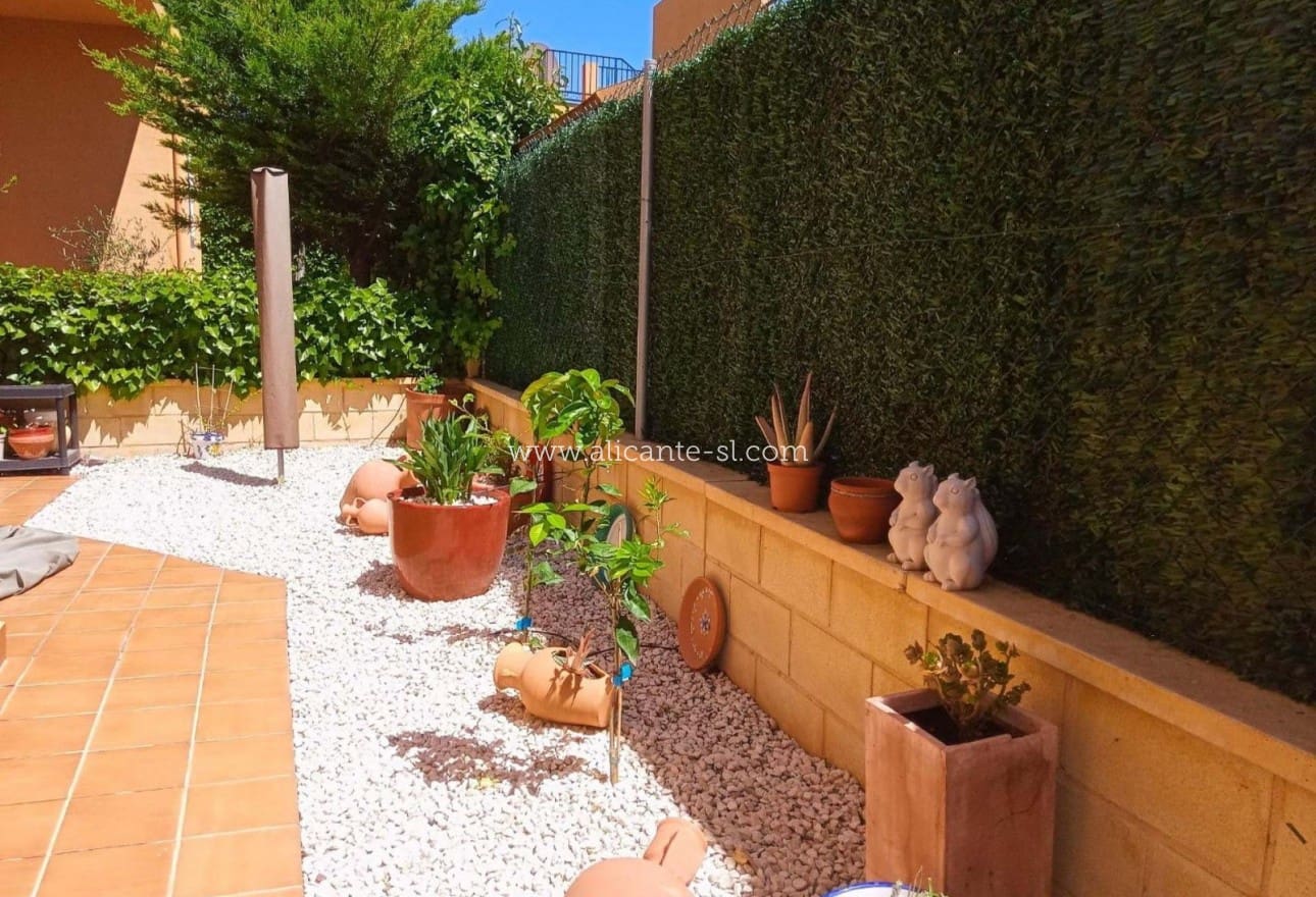 3 slaapkamer Villa te koop in La Romana met zwembad - € 214.950 (Ref: 9256375)