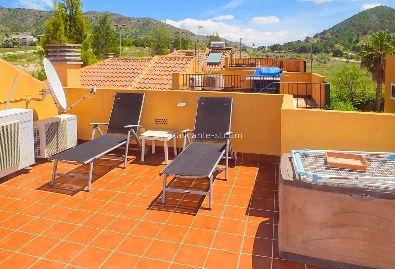 3 slaapkamer Villa te koop in La Romana met zwembad - € 214.950 (Ref: 9256375)