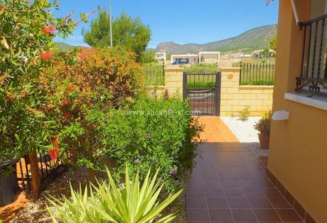 3 slaapkamer Villa te koop in La Romana met zwembad - € 214.950 (Ref: 9256375)