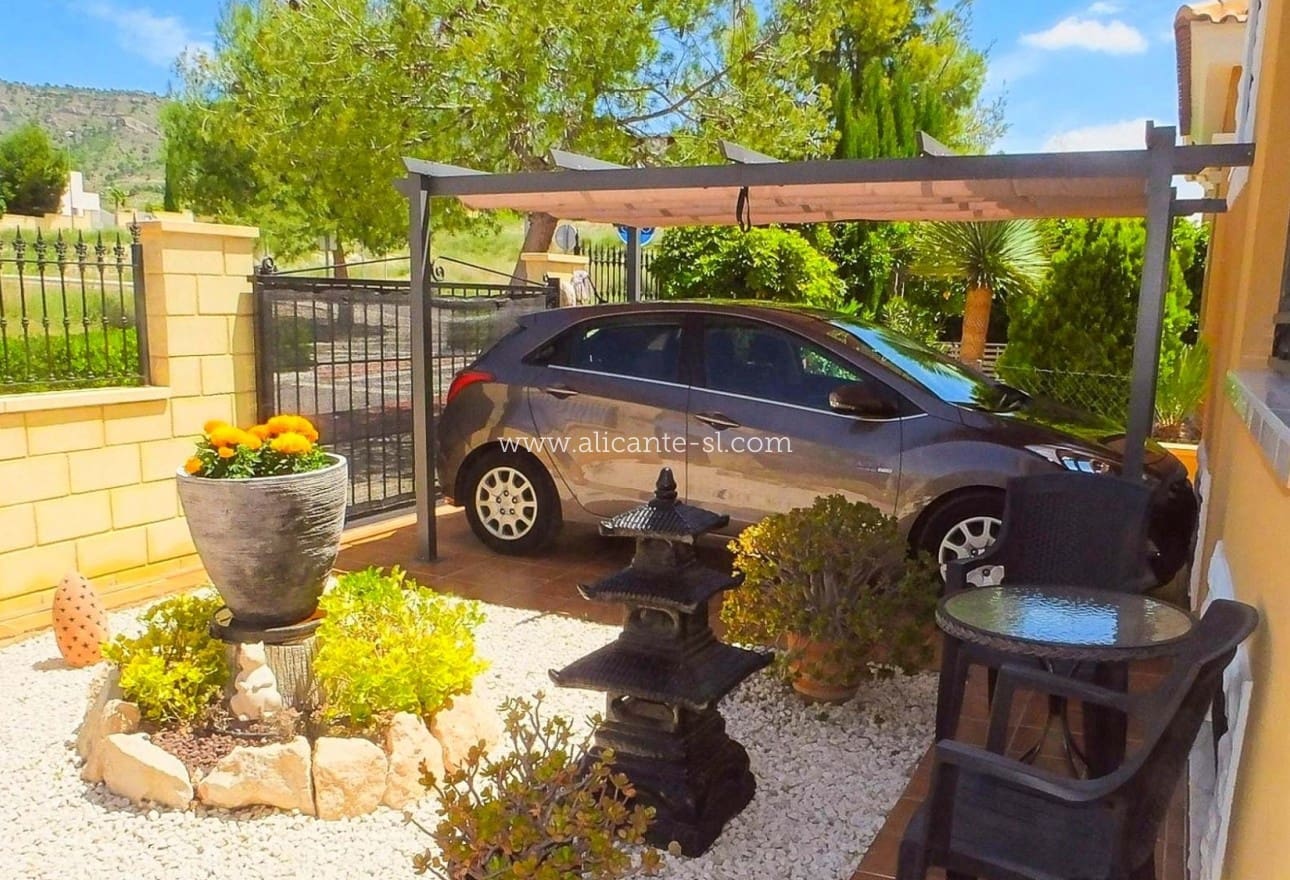 3 slaapkamer Villa te koop in La Romana met zwembad - € 214.950 (Ref: 9256375)