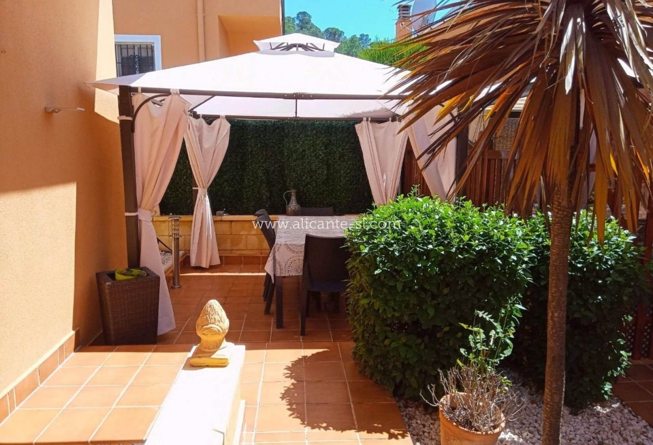 3 slaapkamer Villa te koop in La Romana met zwembad - € 214.950 (Ref: 9256375)