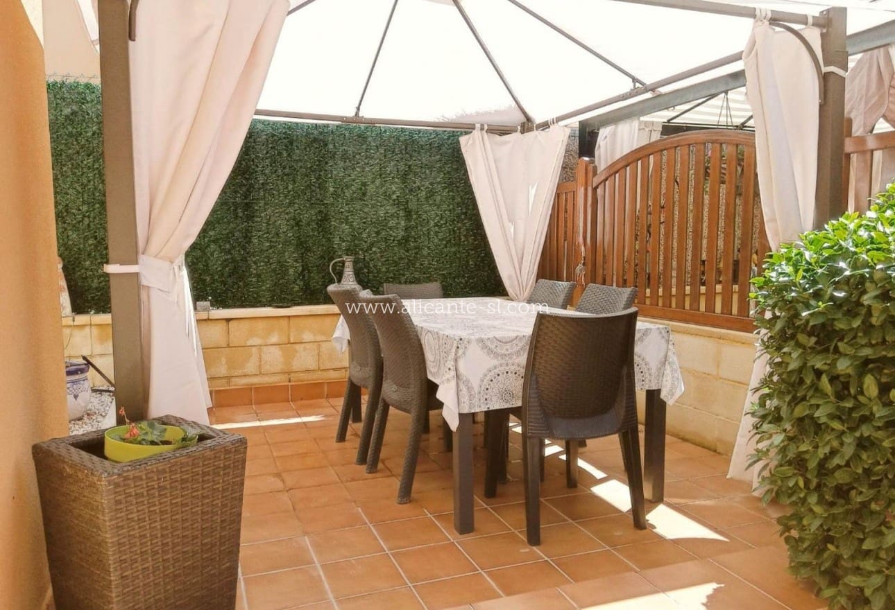 3 slaapkamer Villa te koop in La Romana met zwembad - € 214.950 (Ref: 9256375)