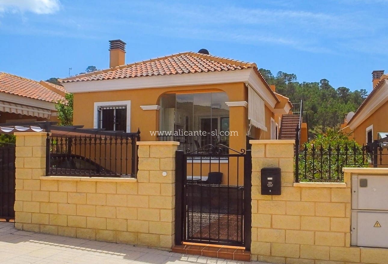 3 slaapkamer Villa te koop in La Romana met zwembad - € 214.950 (Ref: 9256375)