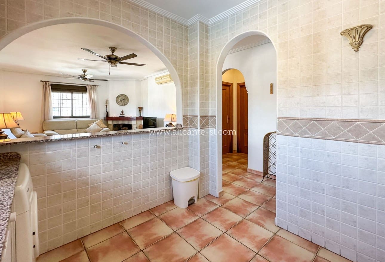 3 Zimmer Villa zu verkaufen in Hondon de las Nieves mit Pool - 239.950 € (Ref: 9263941)