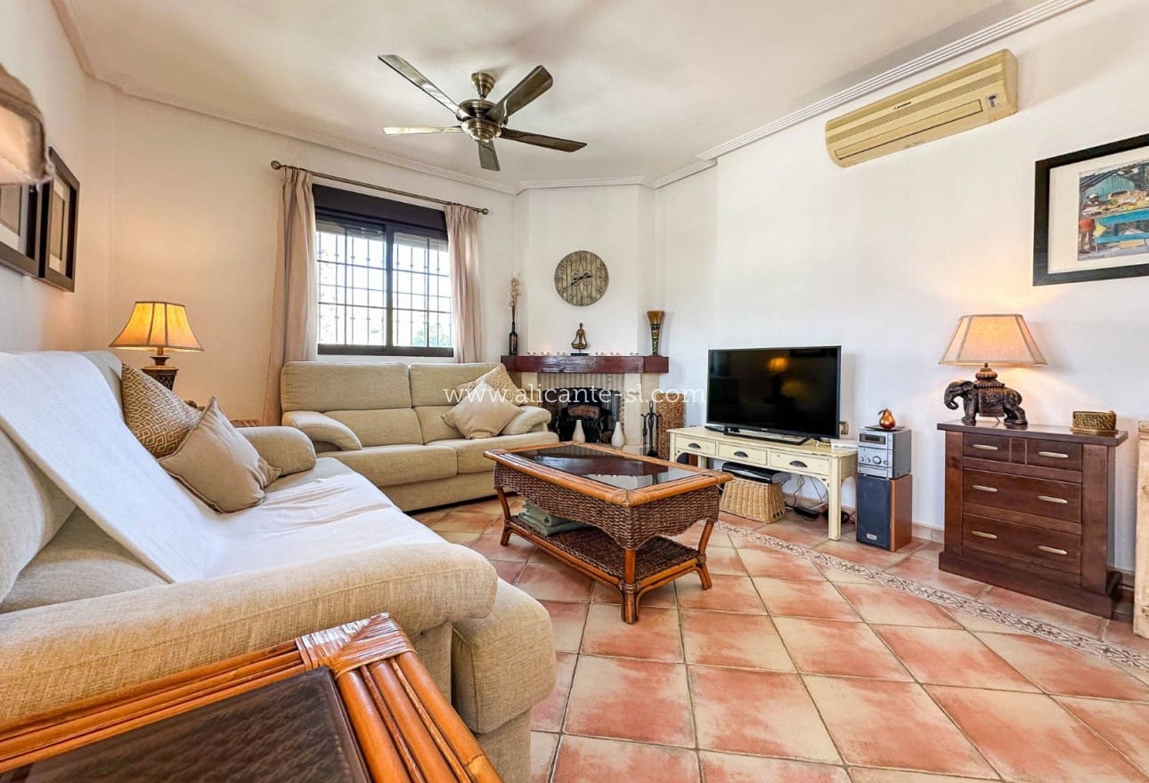 3 Zimmer Villa zu verkaufen in Hondon de las Nieves mit Pool - 239.950 € (Ref: 9263941)