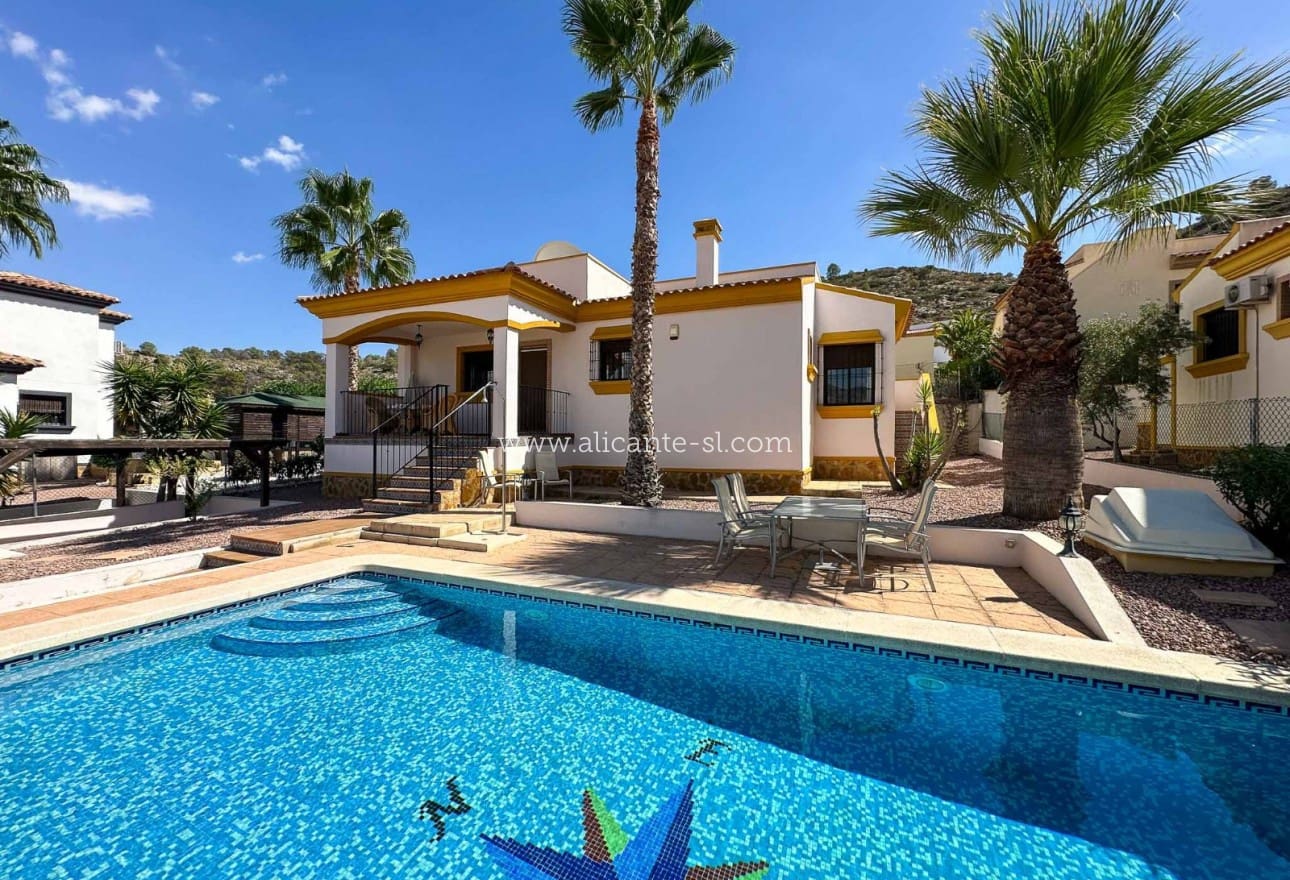 3 Zimmer Villa zu verkaufen in Hondon de las Nieves mit Pool - 239.950 € (Ref: 9263941)