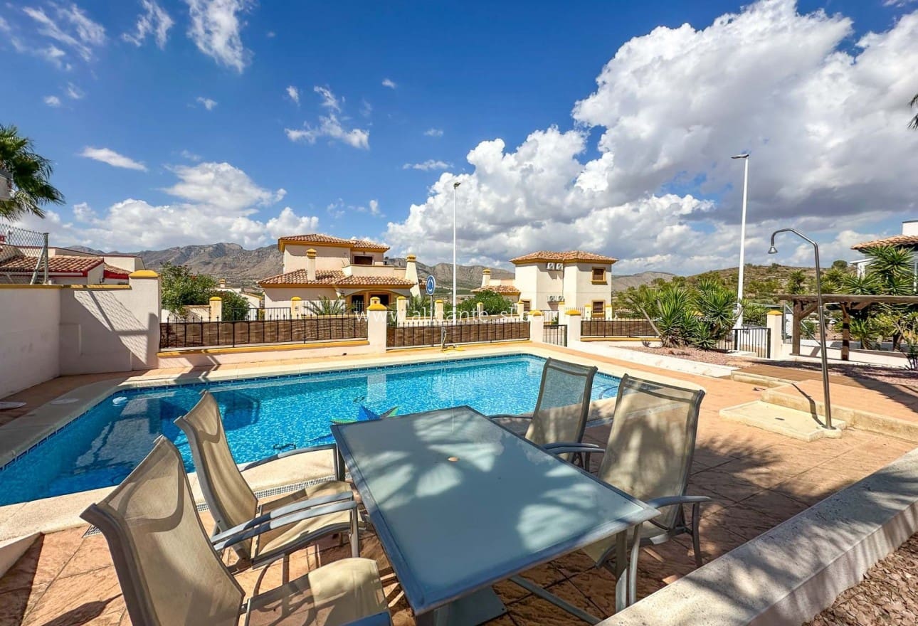 3 Zimmer Villa zu verkaufen in Hondon de las Nieves mit Pool - 239.950 € (Ref: 9263941)