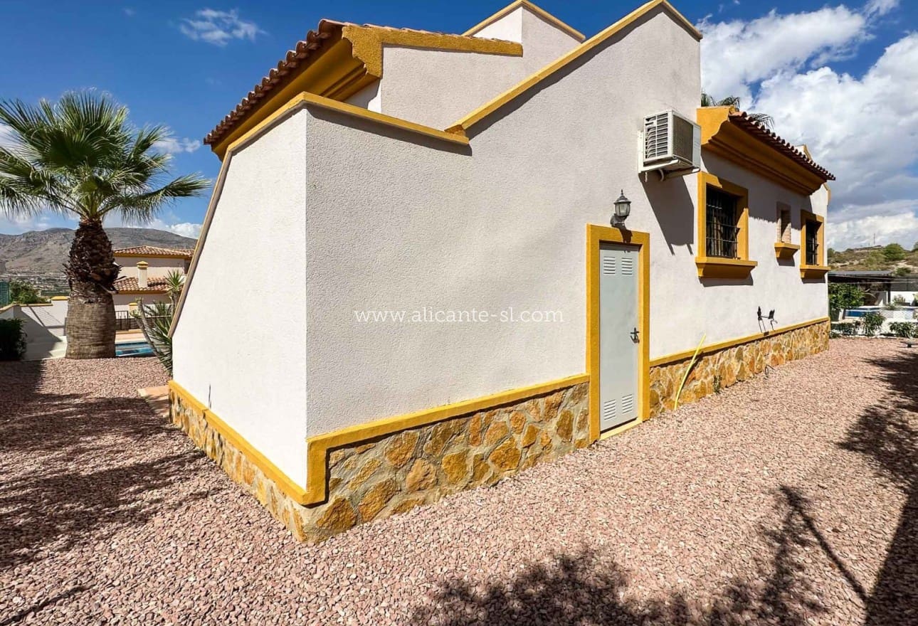 3 Zimmer Villa zu verkaufen in Hondon de las Nieves mit Pool - 239.950 € (Ref: 9263941)