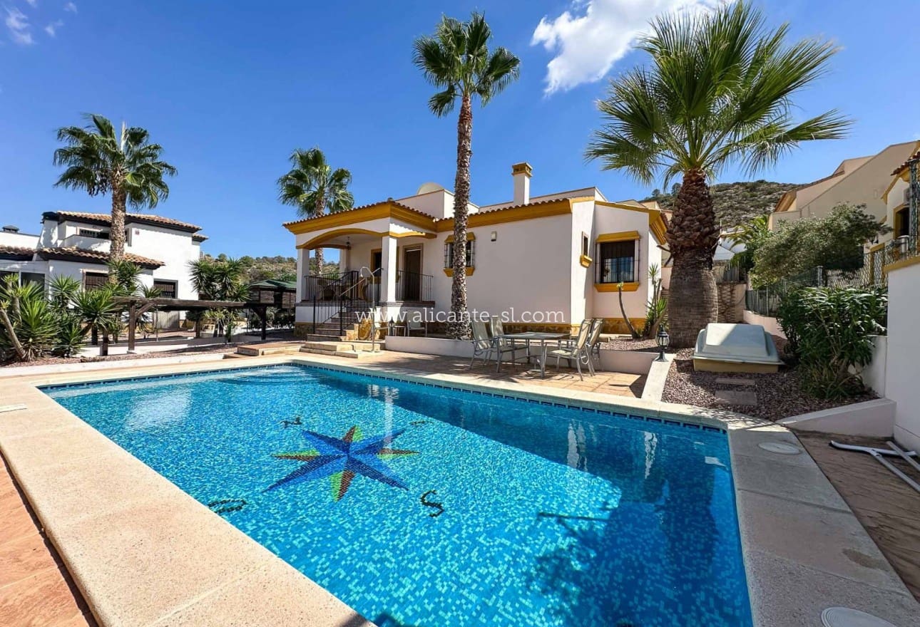 3 Zimmer Villa zu verkaufen in Hondon de las Nieves mit Pool - 239.950 € (Ref: 9263941)
