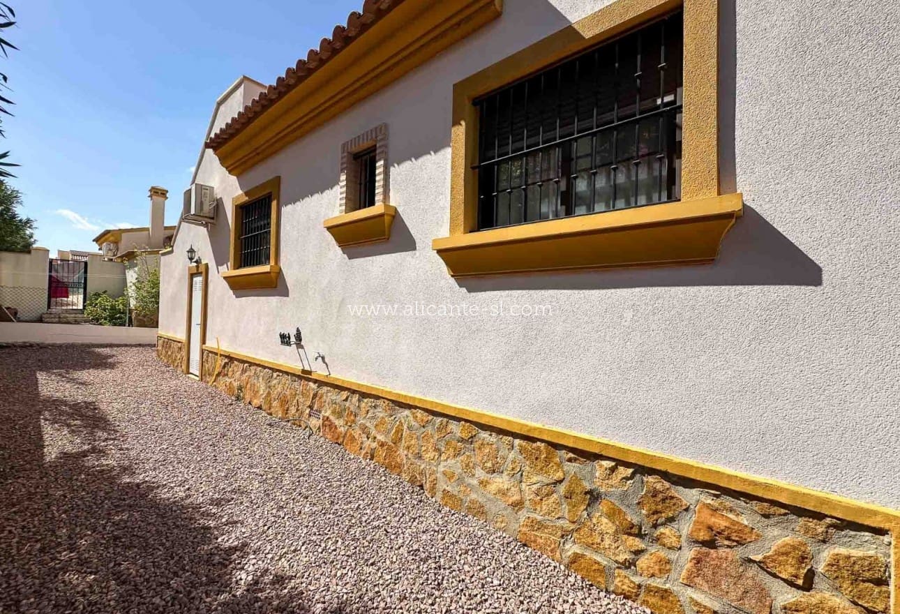 3 Zimmer Villa zu verkaufen in Hondon de las Nieves mit Pool - 239.950 € (Ref: 9263941)