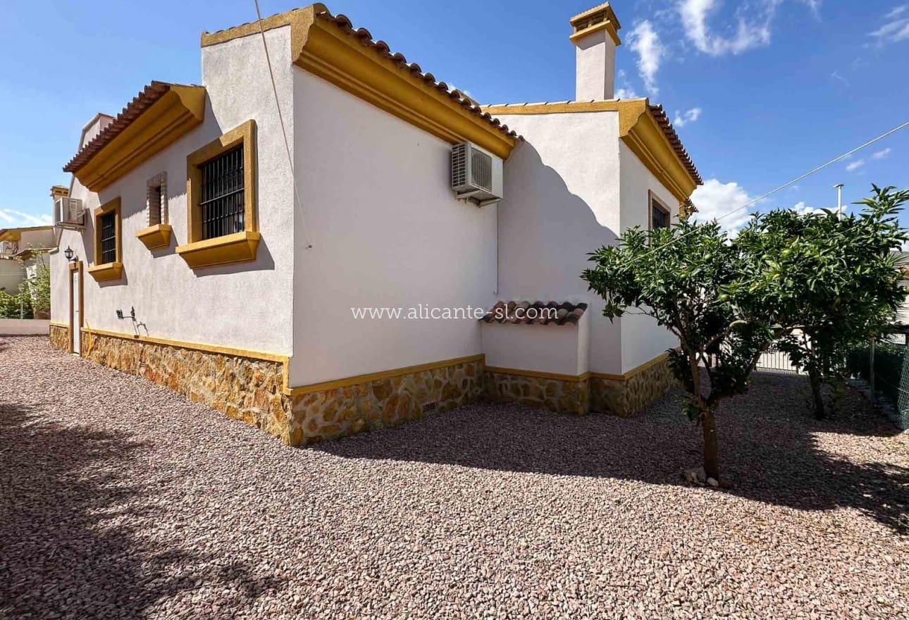3 Zimmer Villa zu verkaufen in Hondon de las Nieves mit Pool - 239.950 € (Ref: 9263941)