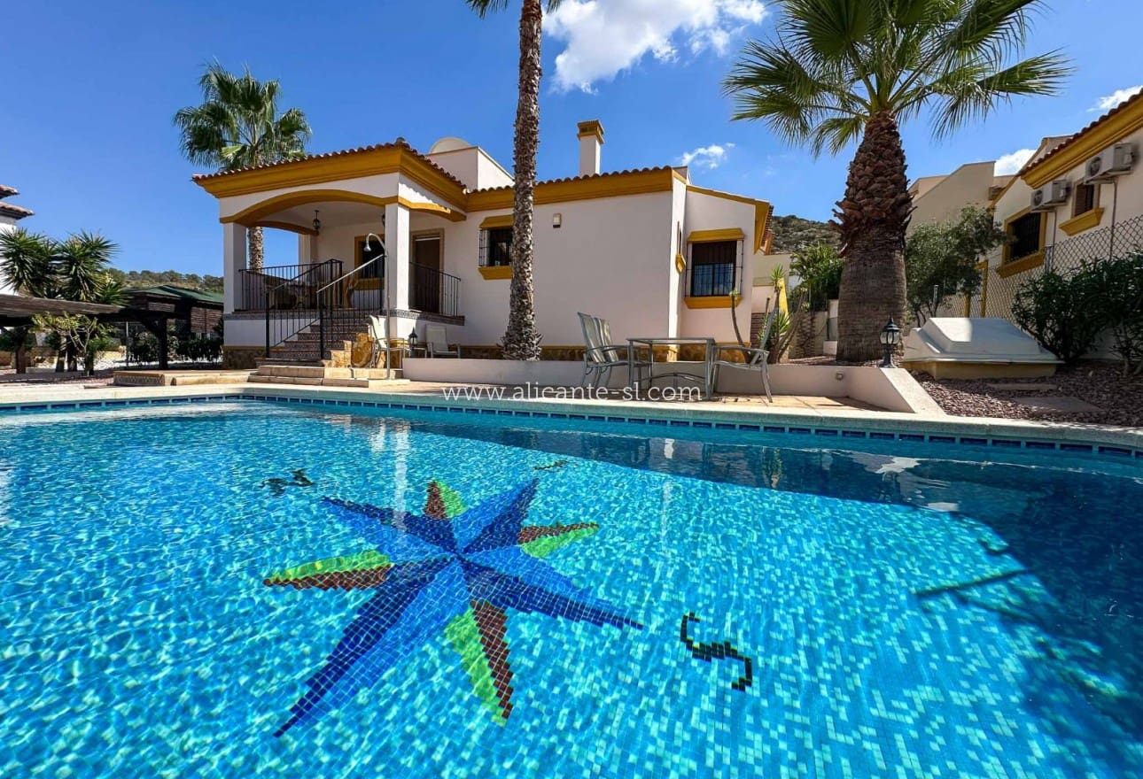 3 Zimmer Villa zu verkaufen in Hondon de las Nieves mit Pool - 239.950 € (Ref: 9263941)