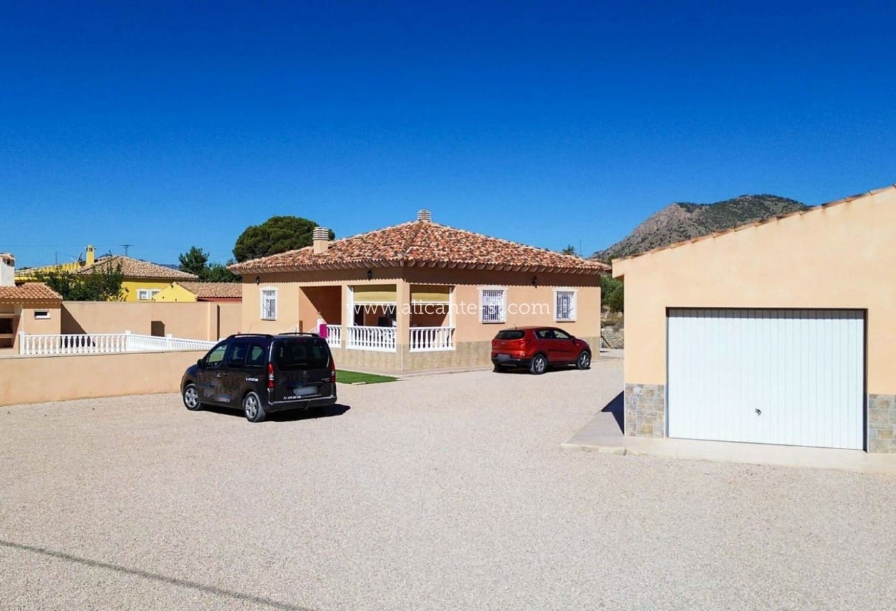 3 soverom Villa til salgs i Macisvenda med svømmebasseng garasje - € 295 000 (Ref: 9268998)