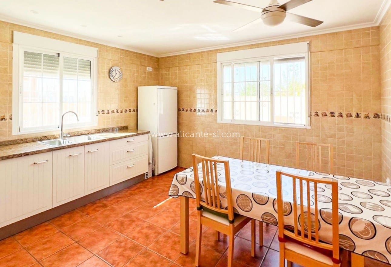 3 soverom Villa til salgs i Macisvenda med svømmebasseng garasje - € 295 000 (Ref: 9268998)