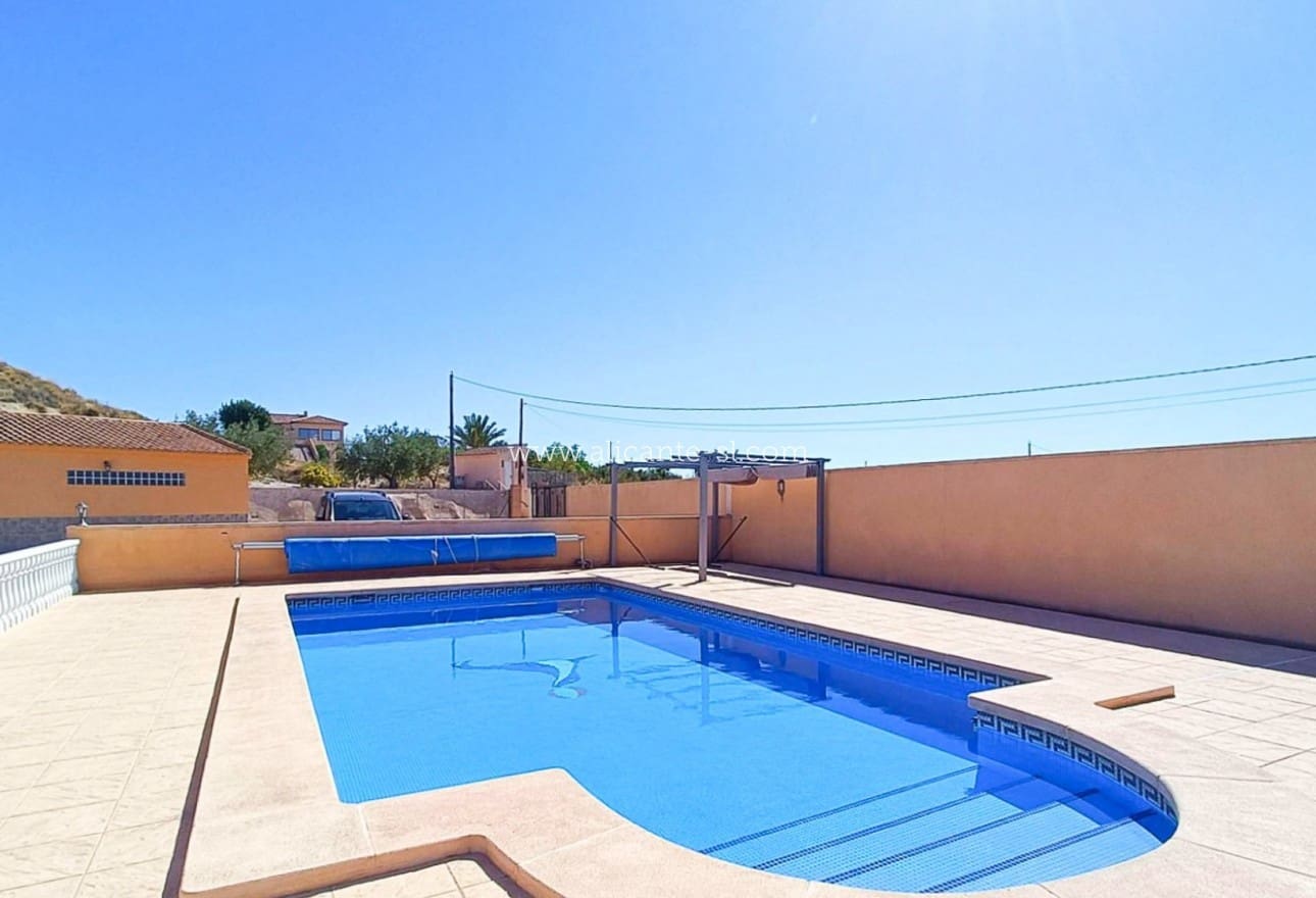 3 soverom Villa til salgs i Macisvenda med svømmebasseng garasje - € 295 000 (Ref: 9268998)