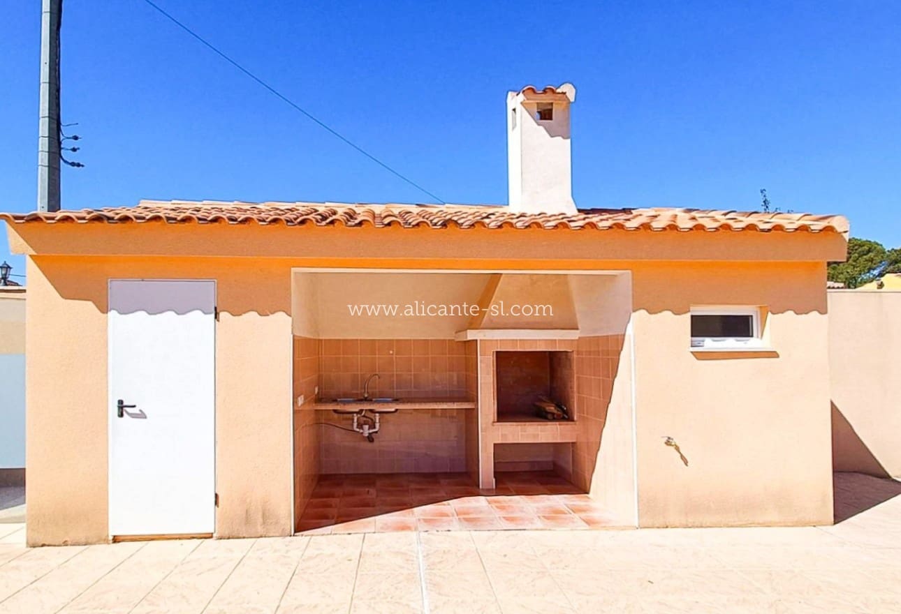 3 soverom Villa til salgs i Macisvenda med svømmebasseng garasje - € 295 000 (Ref: 9268998)