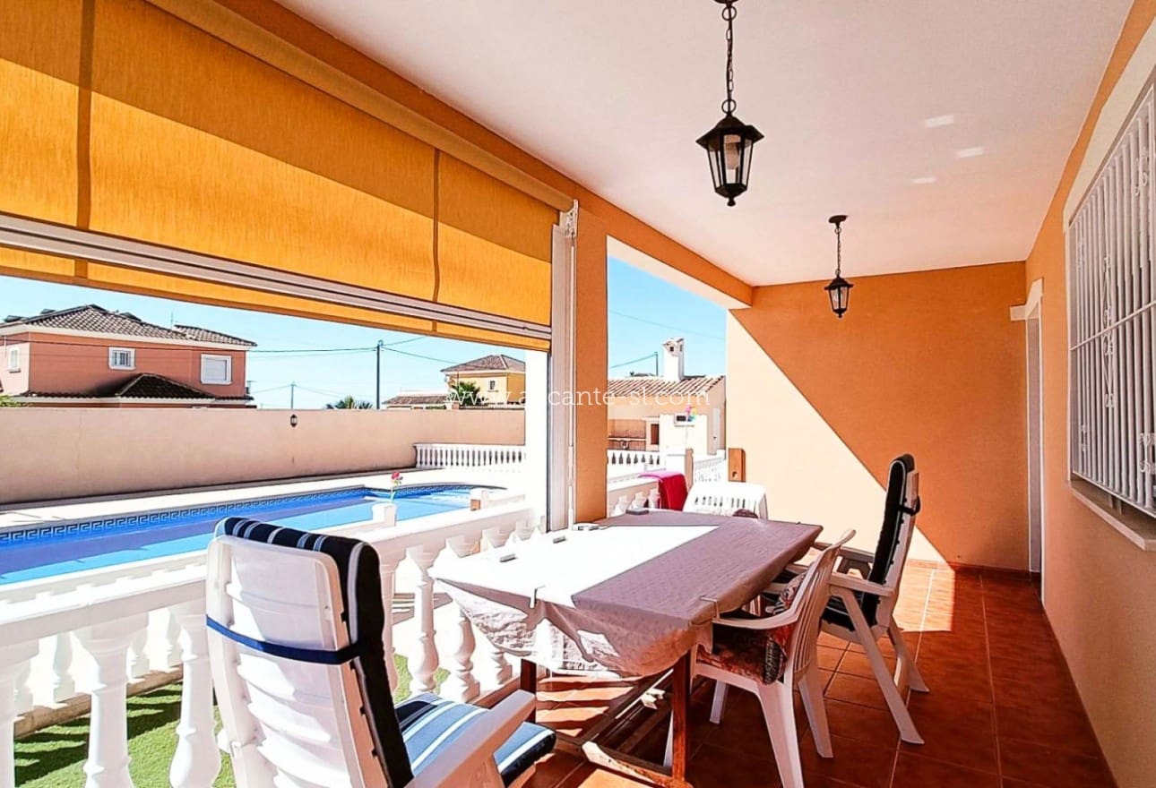 3 soverom Villa til salgs i Macisvenda med svømmebasseng garasje - € 295 000 (Ref: 9268998)