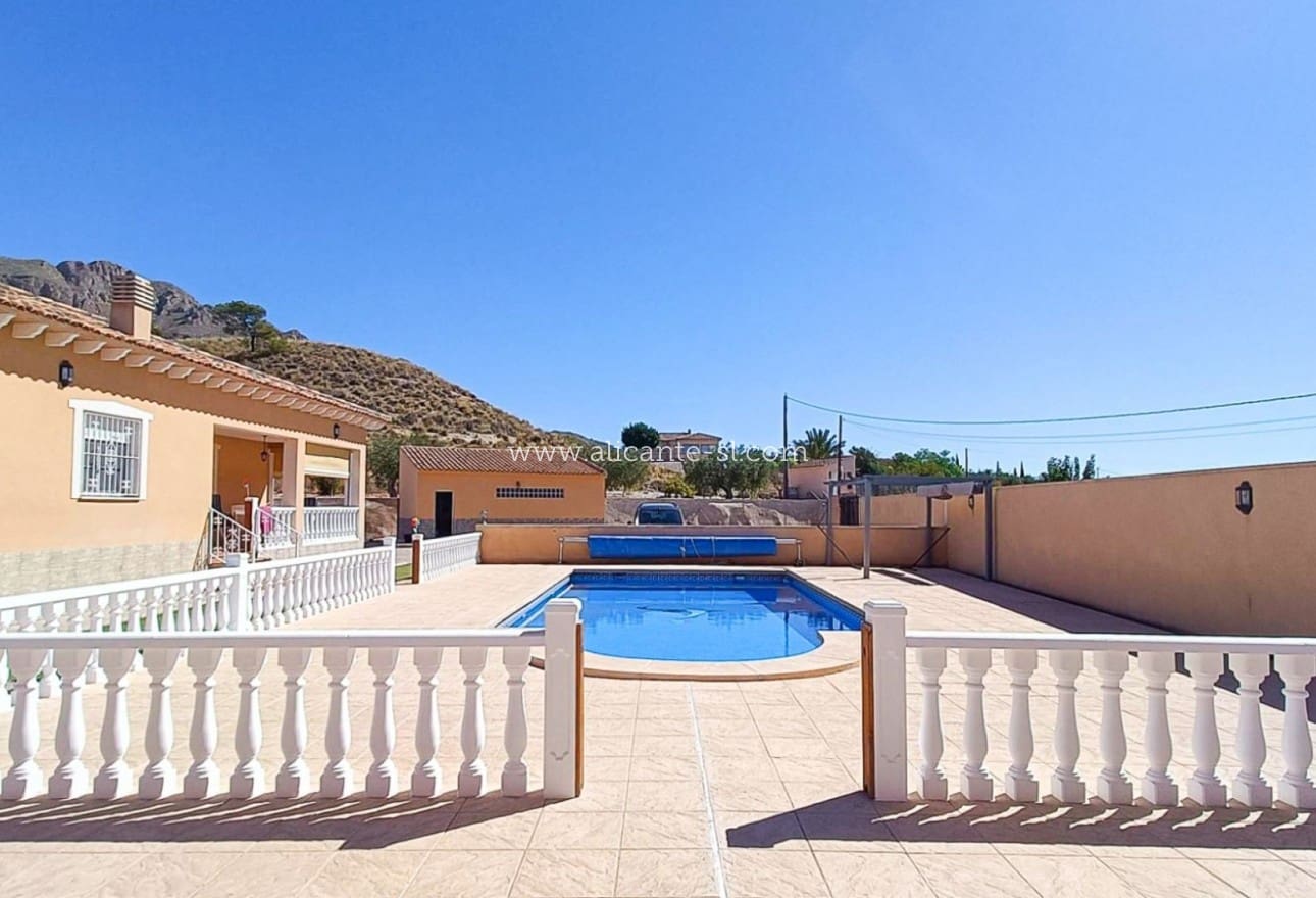 3 soverom Villa til salgs i Macisvenda med svømmebasseng garasje - € 295 000 (Ref: 9268998)