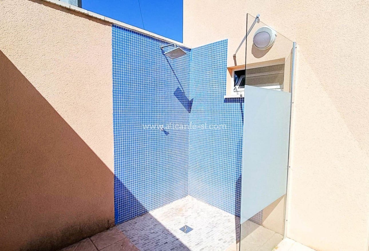 3 soverom Villa til salgs i Macisvenda med svømmebasseng garasje - € 295 000 (Ref: 9268998)