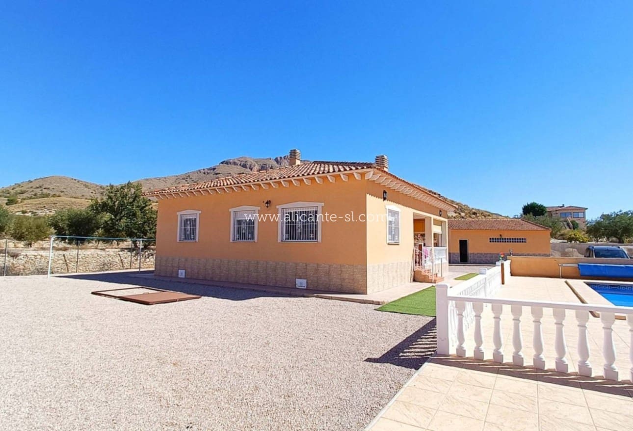 3 soverom Villa til salgs i Macisvenda med svømmebasseng garasje - € 295 000 (Ref: 9268998)