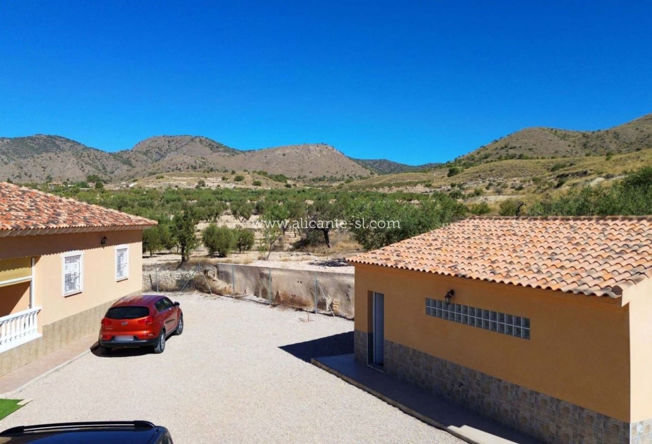 3 soverom Villa til salgs i Macisvenda med svømmebasseng garasje - € 295 000 (Ref: 9268998)