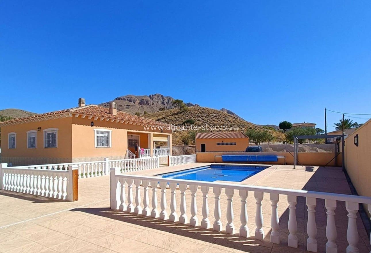 3 soverom Villa til salgs i Macisvenda med svømmebasseng garasje - € 295 000 (Ref: 9268998)