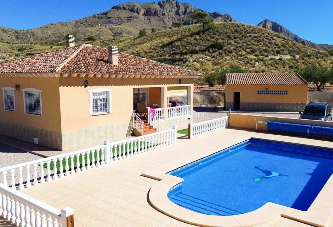 3 soverom Villa til salgs i Macisvenda med svømmebasseng garasje - € 295 000 (Ref: 9268998)