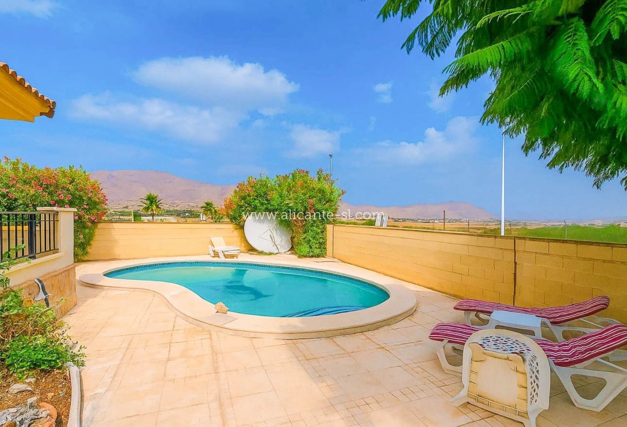 3 bedroom Villa for sale in Hondon de las Nieves with pool - € 260,000 (Ref: 9287902)