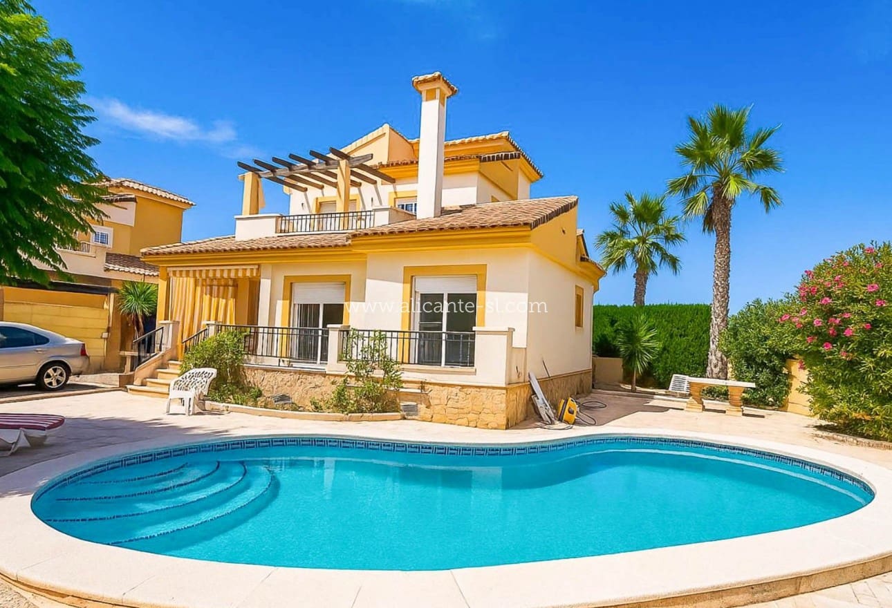 3 bedroom Villa for sale in Hondon de las Nieves with pool - € 260,000 (Ref: 9287902)