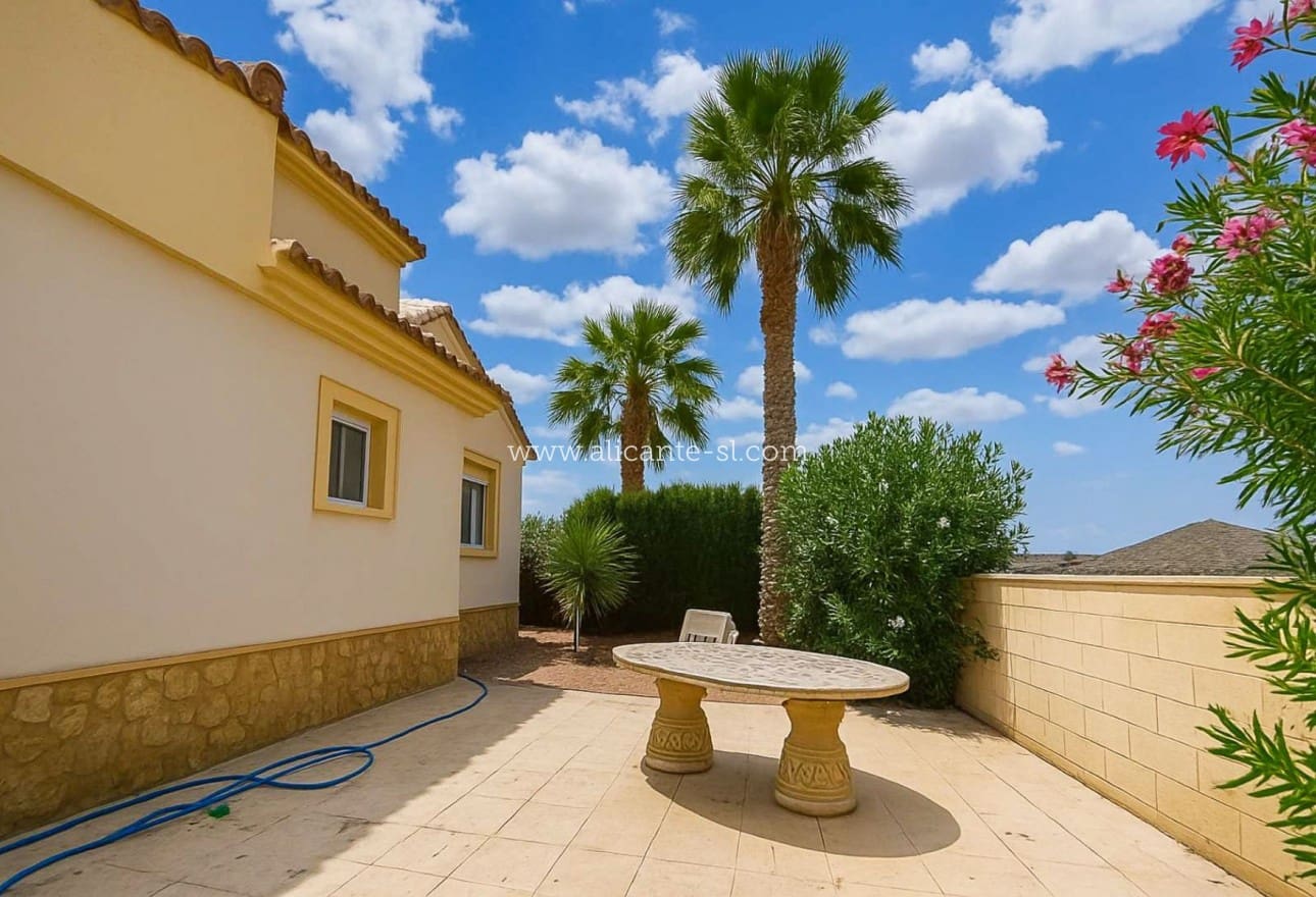 3 bedroom Villa for sale in Hondon de las Nieves with pool - € 260,000 (Ref: 9287902)