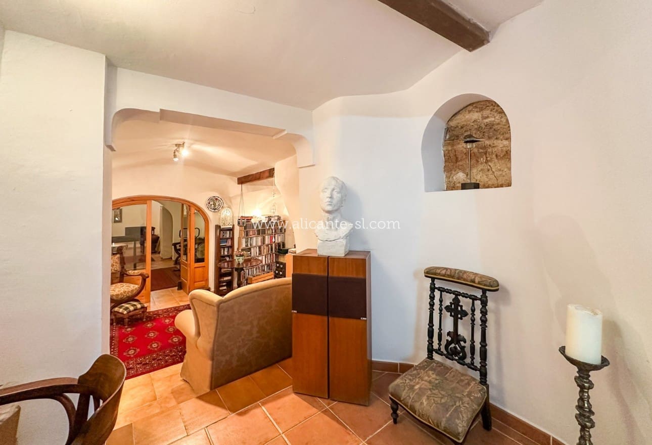 5 soveværelse Finca/Landehus til salg i La Romana med garage - € 269.950 (Ref: 9311381)