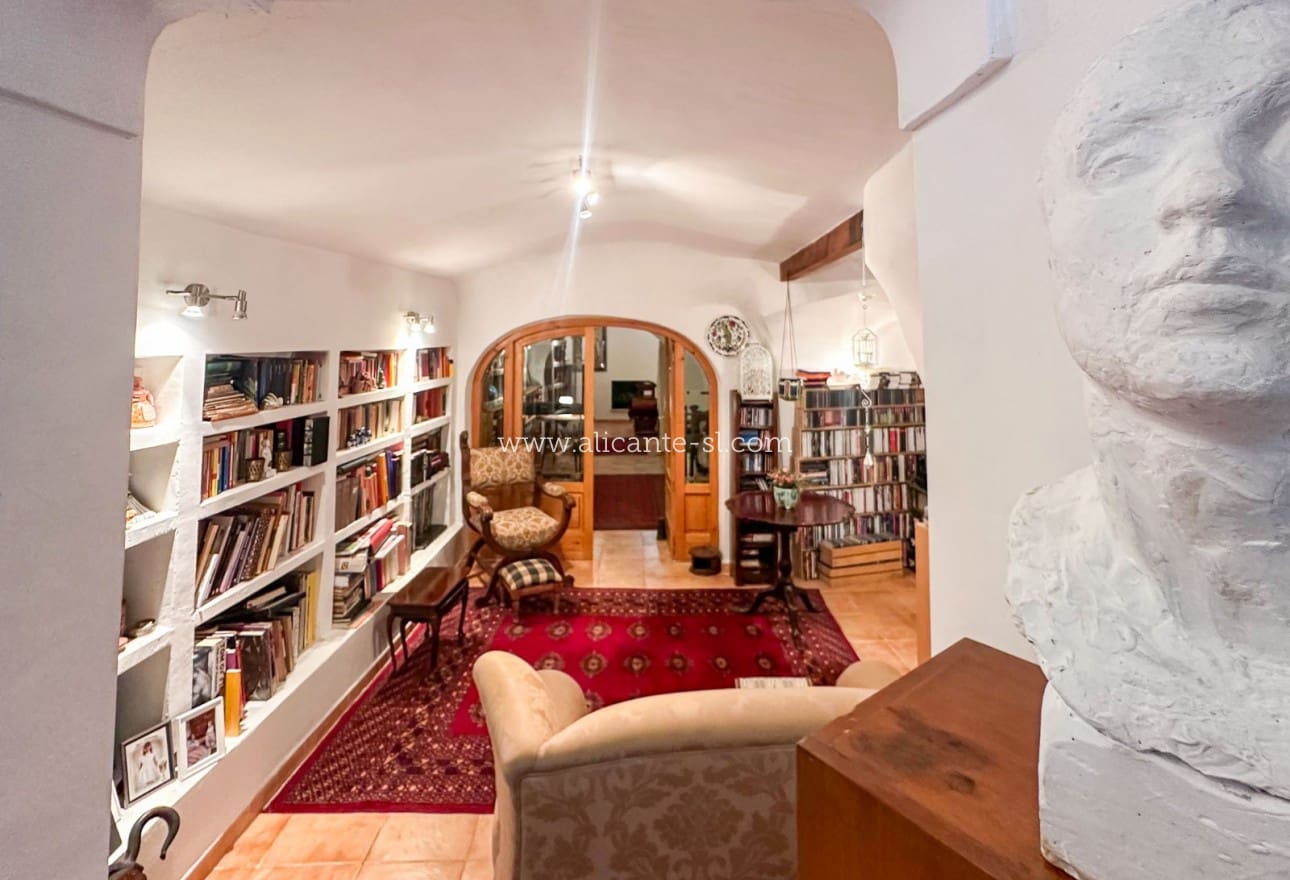 5 soveværelse Finca/Landehus til salg i La Romana med garage - € 269.950 (Ref: 9311381)