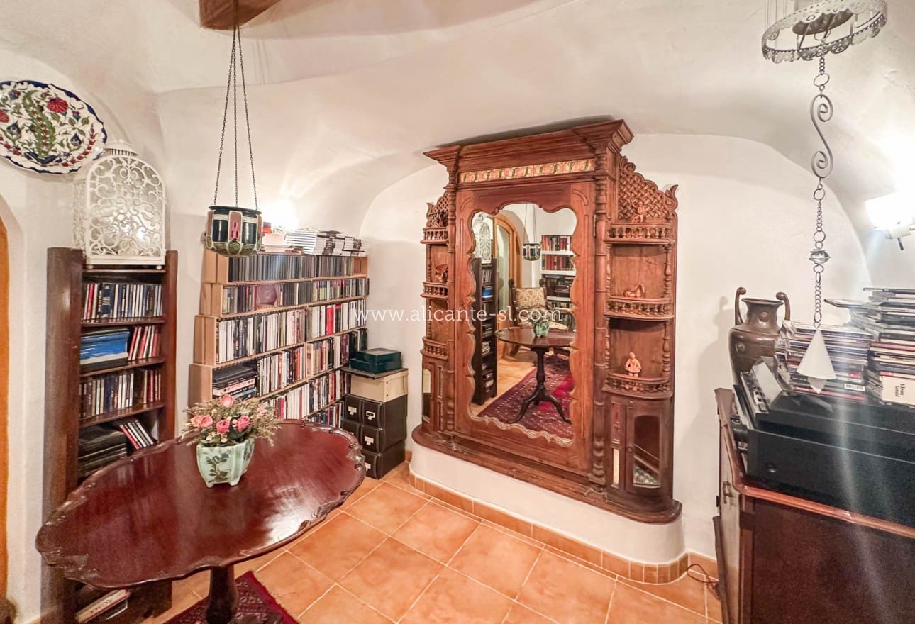 5 soveværelse Finca/Landehus til salg i La Romana med garage - € 269.950 (Ref: 9311381)