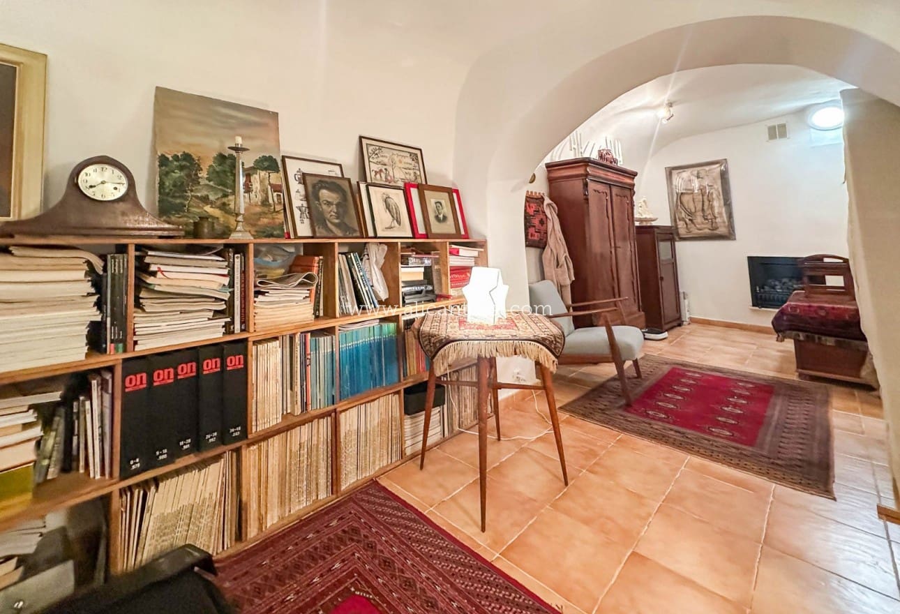 5 soveværelse Finca/Landehus til salg i La Romana med garage - € 269.950 (Ref: 9311381)