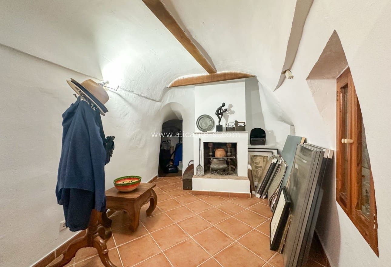 5 soveværelse Finca/Landehus til salg i La Romana med garage - € 269.950 (Ref: 9311381)