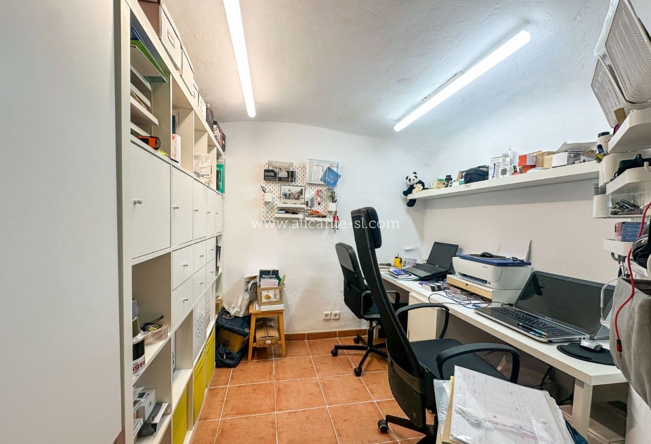 5 soveværelse Finca/Landehus til salg i La Romana med garage - € 269.950 (Ref: 9311381)