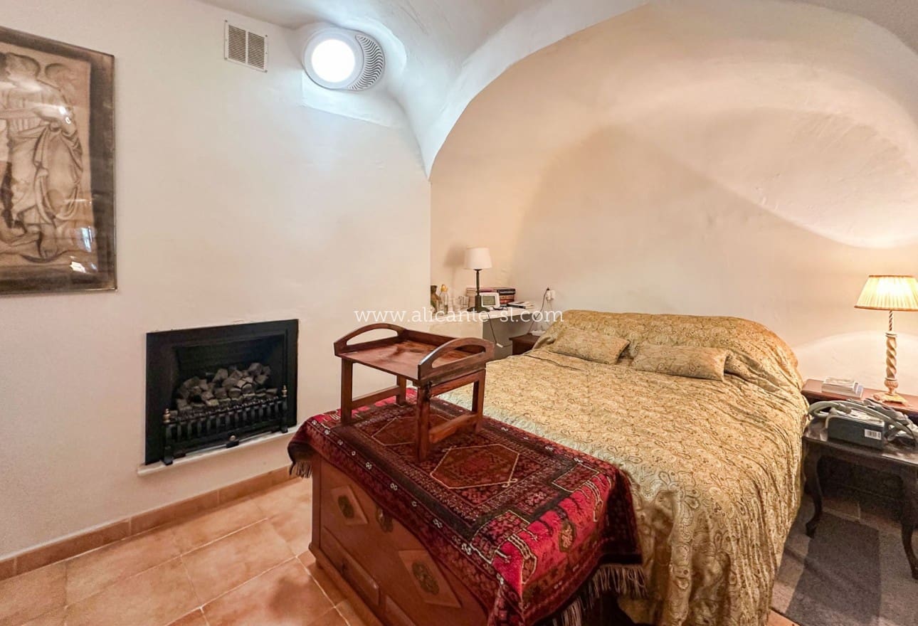 5 soveværelse Finca/Landehus til salg i La Romana med garage - € 269.950 (Ref: 9311381)