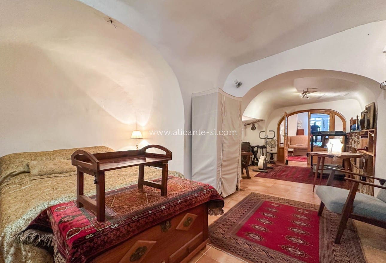 5 soveværelse Finca/Landehus til salg i La Romana med garage - € 269.950 (Ref: 9311381)