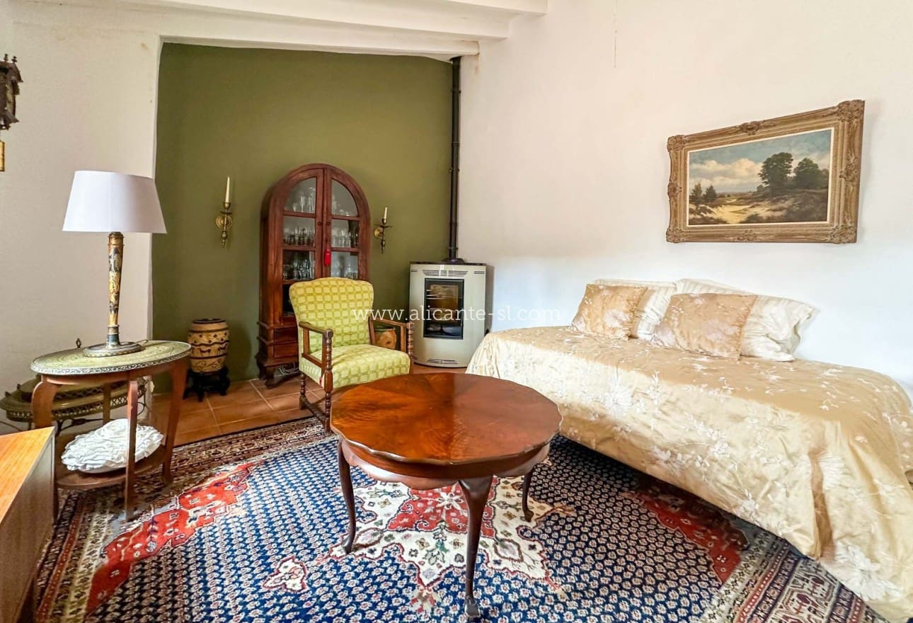 5 soveværelse Finca/Landehus til salg i La Romana med garage - € 269.950 (Ref: 9311381)