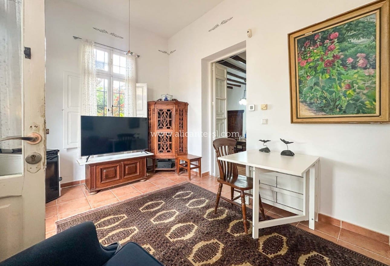 5 soveværelse Finca/Landehus til salg i La Romana med garage - € 269.950 (Ref: 9311381)