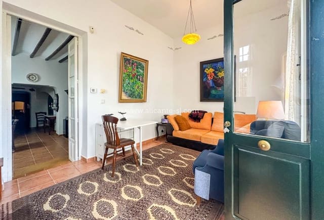 5 bedroom Finca/Country House for sale in La Romana with garage - € 269,950 (Ref: 9311381)