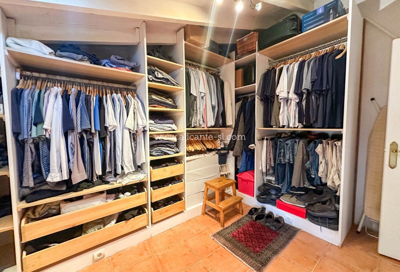 5 soveværelse Finca/Landehus til salg i La Romana med garage - € 269.950 (Ref: 9311381)