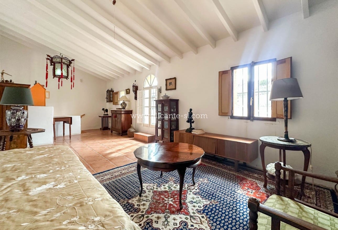 5 soveværelse Finca/Landehus til salg i La Romana med garage - € 269.950 (Ref: 9311381)